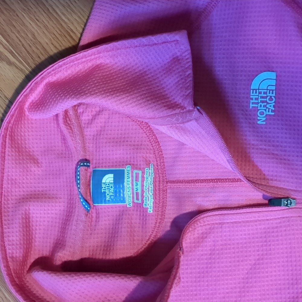 The North Face Women's Pink Short-Sleeve Quarter-Zip Top - Picture 3 of 8
